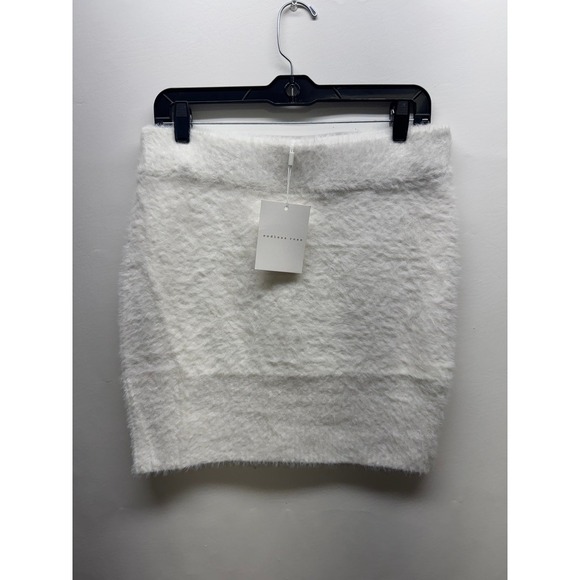 Endless Rose Dresses & Skirts - Endless Rose Skirt Womens L Ivory Fuzzy‎ Knit Mini Elastic Waist